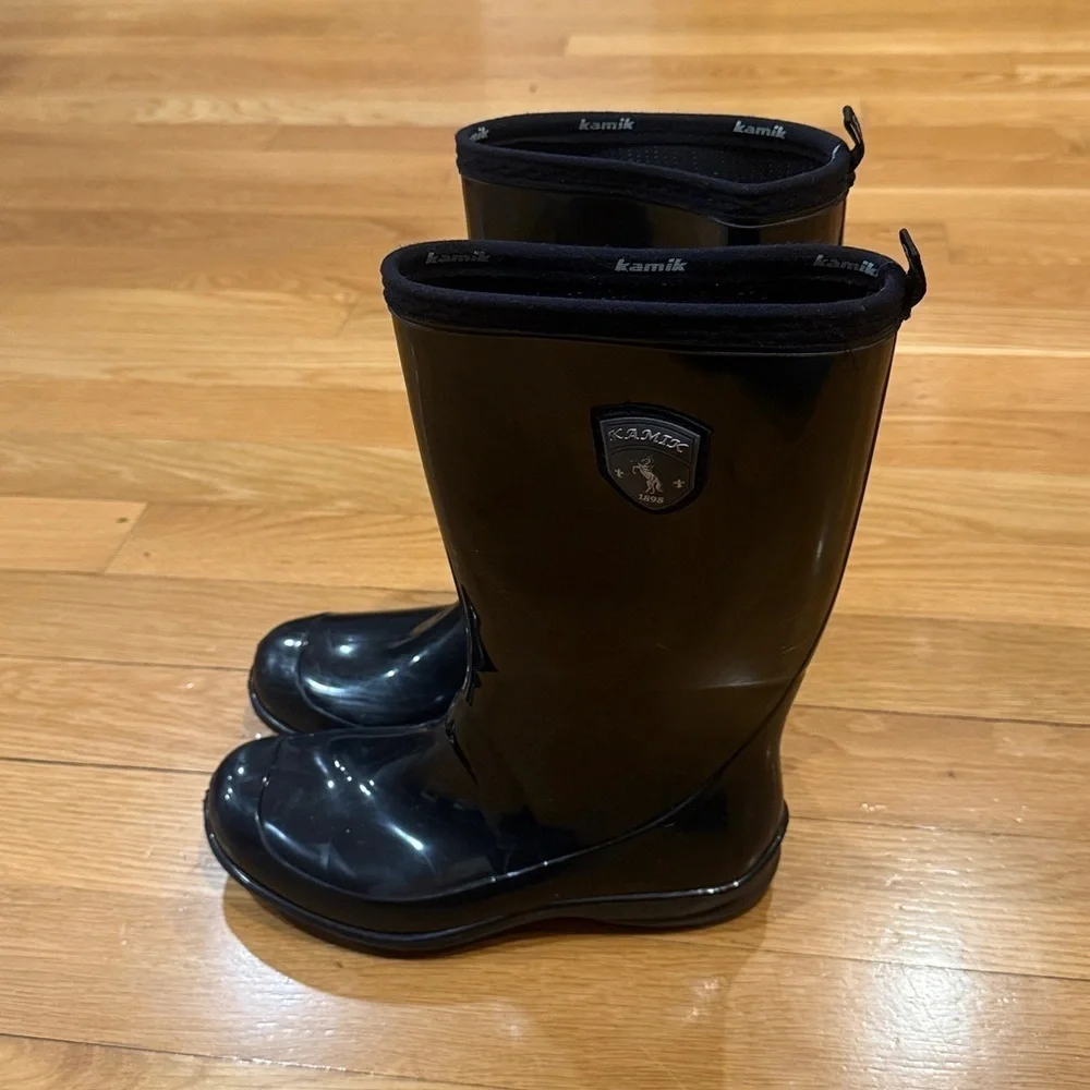 Kamik women’s black rain boots size 8 .